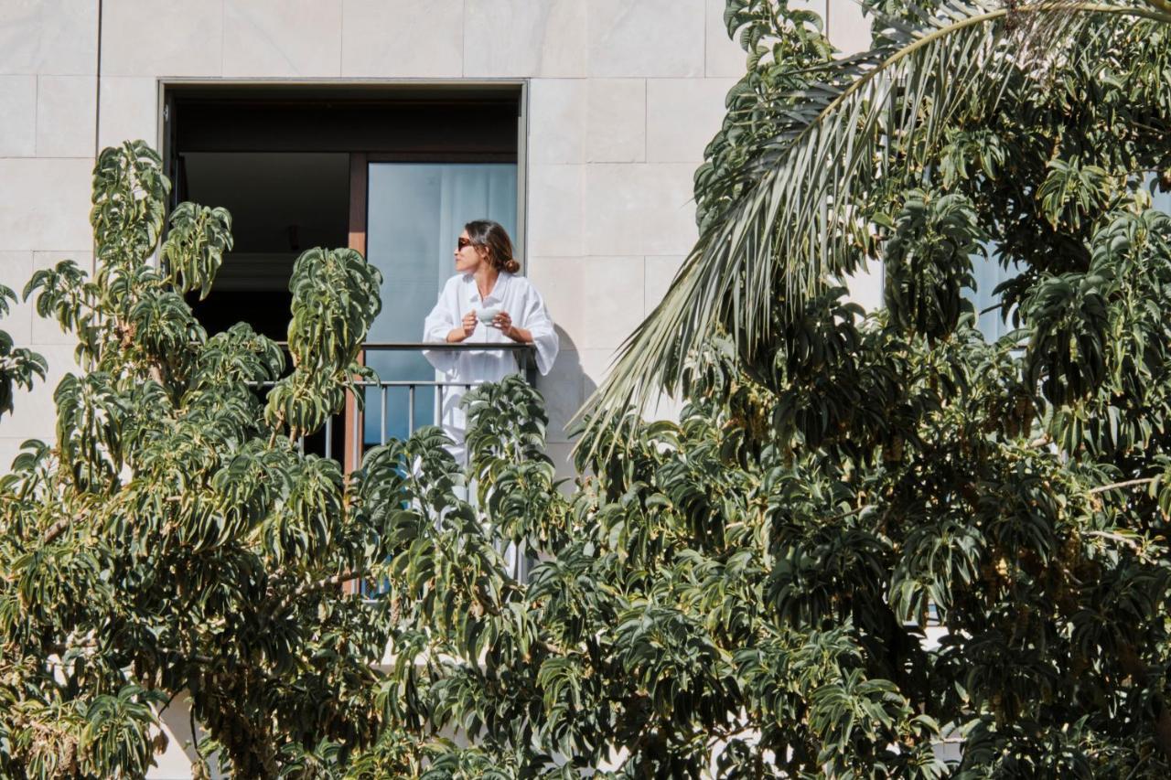 El Llorenc Parc De La Mar - Adults Only Palma de Mallorca Exteriör bild A woman on a balcony in Madrid, Spain