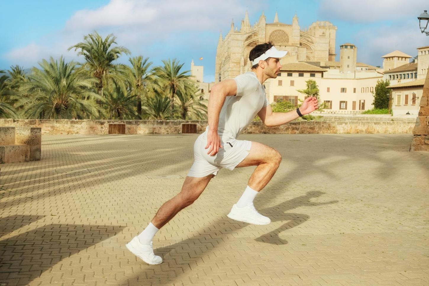 El Llorenc Parc De La Mar - Adults Only Palma de Mallorca Exteriör bild A man running