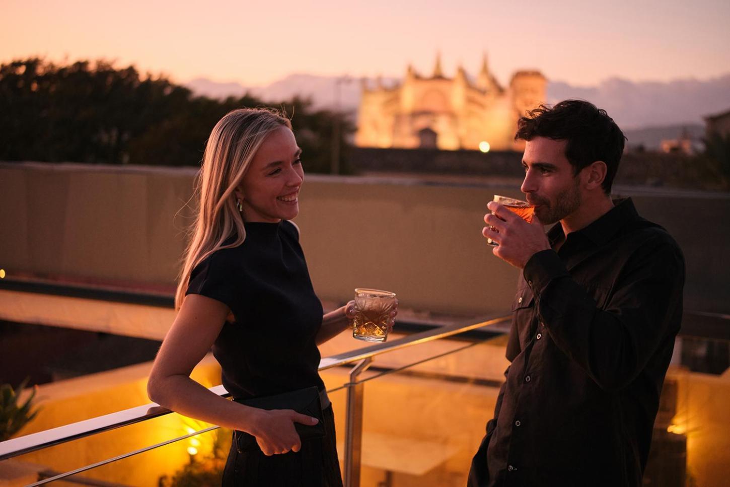 El Llorenc Parc De La Mar - Adults Only Palma de Mallorca Exteriör bild A couple drinking cognac