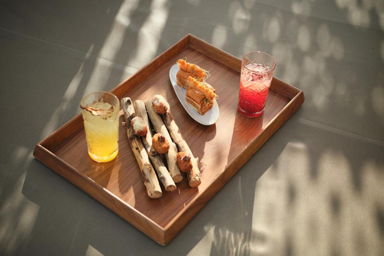El Llorenc Parc De La Mar - Adults Only Palma de Mallorca Exteriör bild A wooden tray