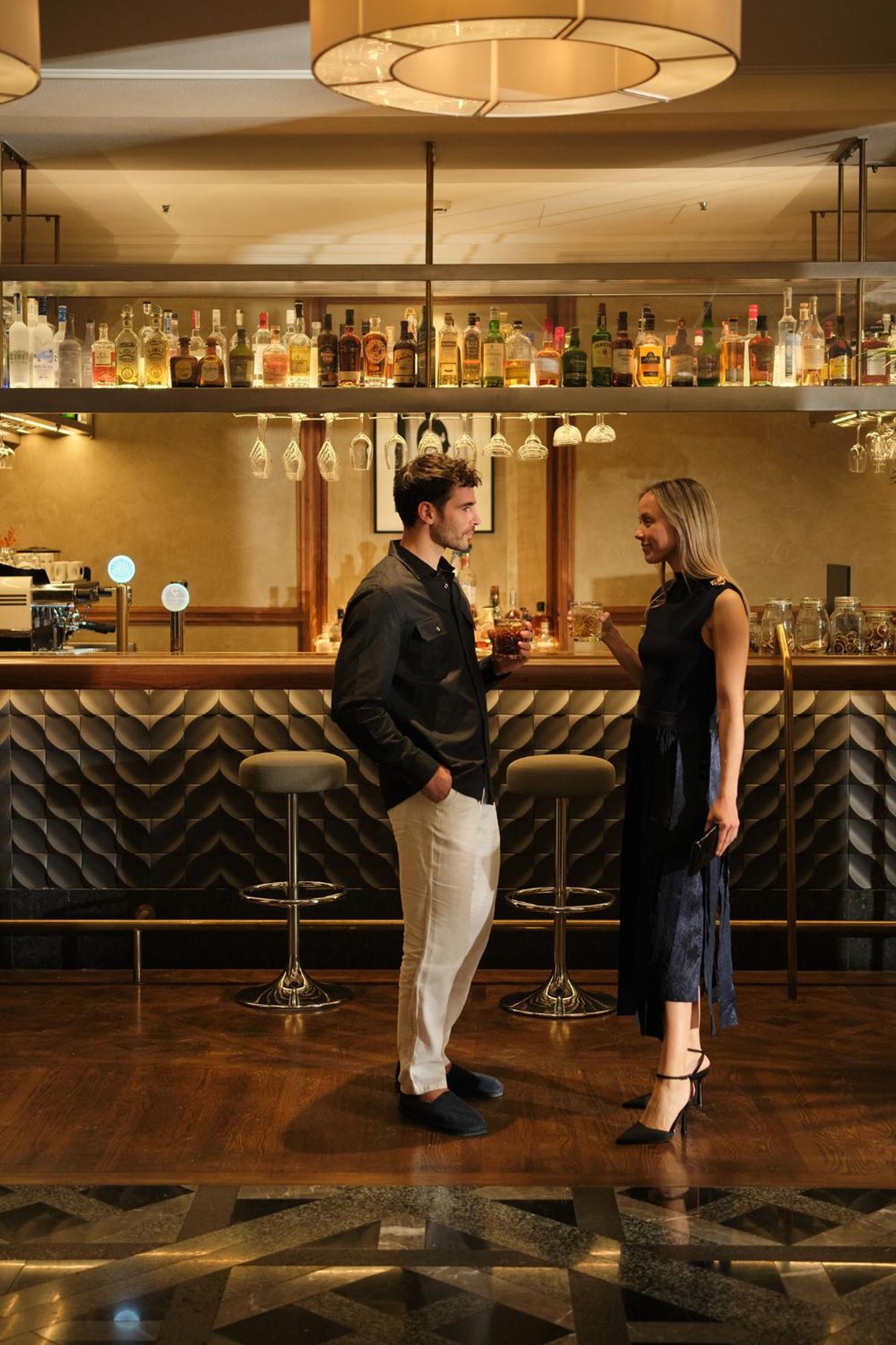 El Llorenc Parc De La Mar - Adults Only Palma de Mallorca Exteriör bild The bar at the London Edition