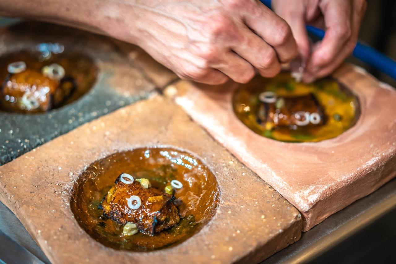 El Llorenc Parc De La Mar - Adults Only Palma de Mallorca Exteriör bild A chef prepares a dish at the restaurant
